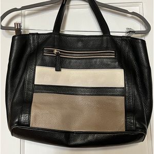 Varriale leather purse with dust bag. So gorgeous!